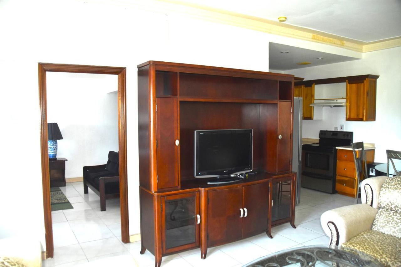 Embassy Deluxe Apartment Kingston Exterior foto