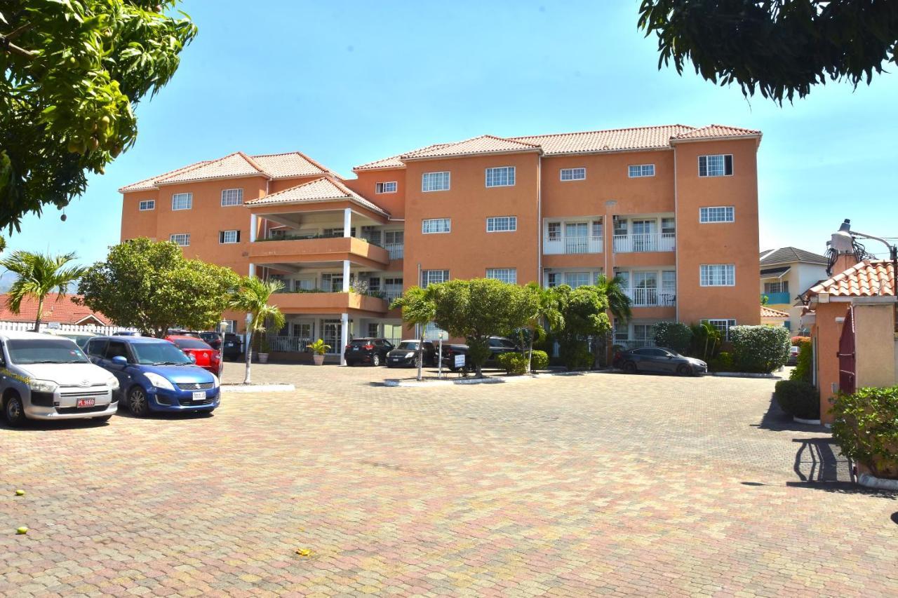 Embassy Deluxe Apartment Kingston Exterior foto